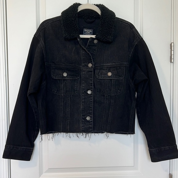 Abercrombie & Fitch Oversized Trucker Cropped Denim Jacket Sherpa Collar Black - Picture 1 of 12